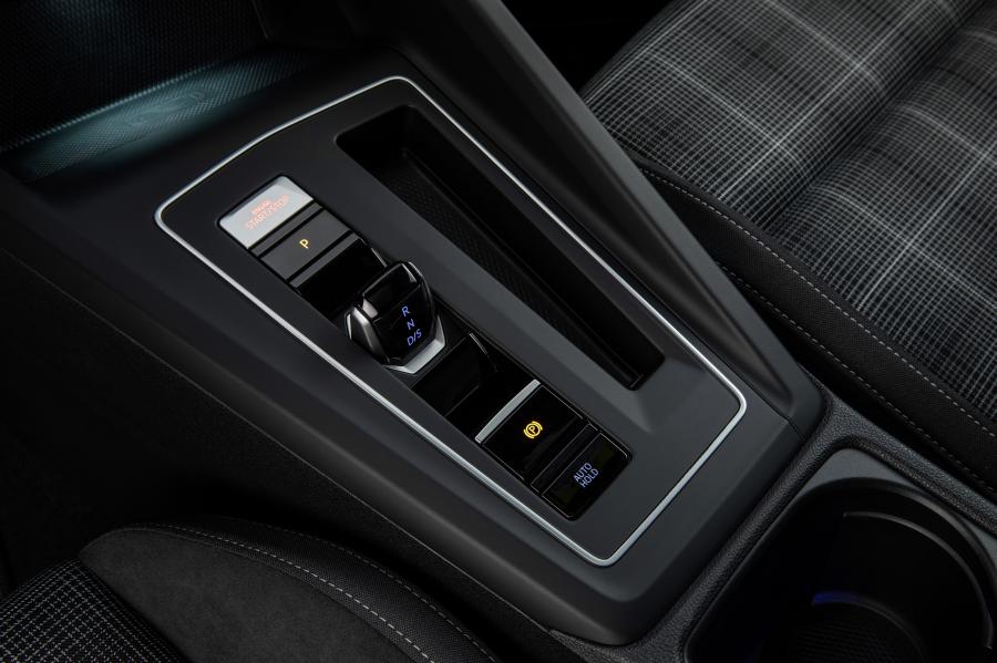 Детали интерьера Volkswagen Golf GTD 2020 года  (WW) (фото 11 из 17)